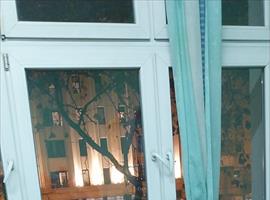 Четири одељења првог разреда су одржала радионицу пред новогодишњи базар. Радионице су организовале учитељице и позвале су родитеље ученика да заједно са својом дечицом буду креативни, да улепшају и деци и себи тај дан.