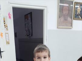 Четири одељења првог разреда су одржала радионицу пред новогодишњи базар. Радионице су организовале учитељице и позвале су родитеље ученика да заједно са својом дечицом буду креативни, да улепшају и деци и себи тај дан.