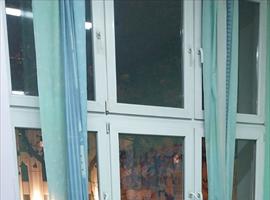 Четири одељења првог разреда су одржала радионицу пред новогодишњи базар. Радионице су организовале учитељице и позвале су родитеље ученика да заједно са својом дечицом буду креативни, да улепшају и деци и себи тај дан.